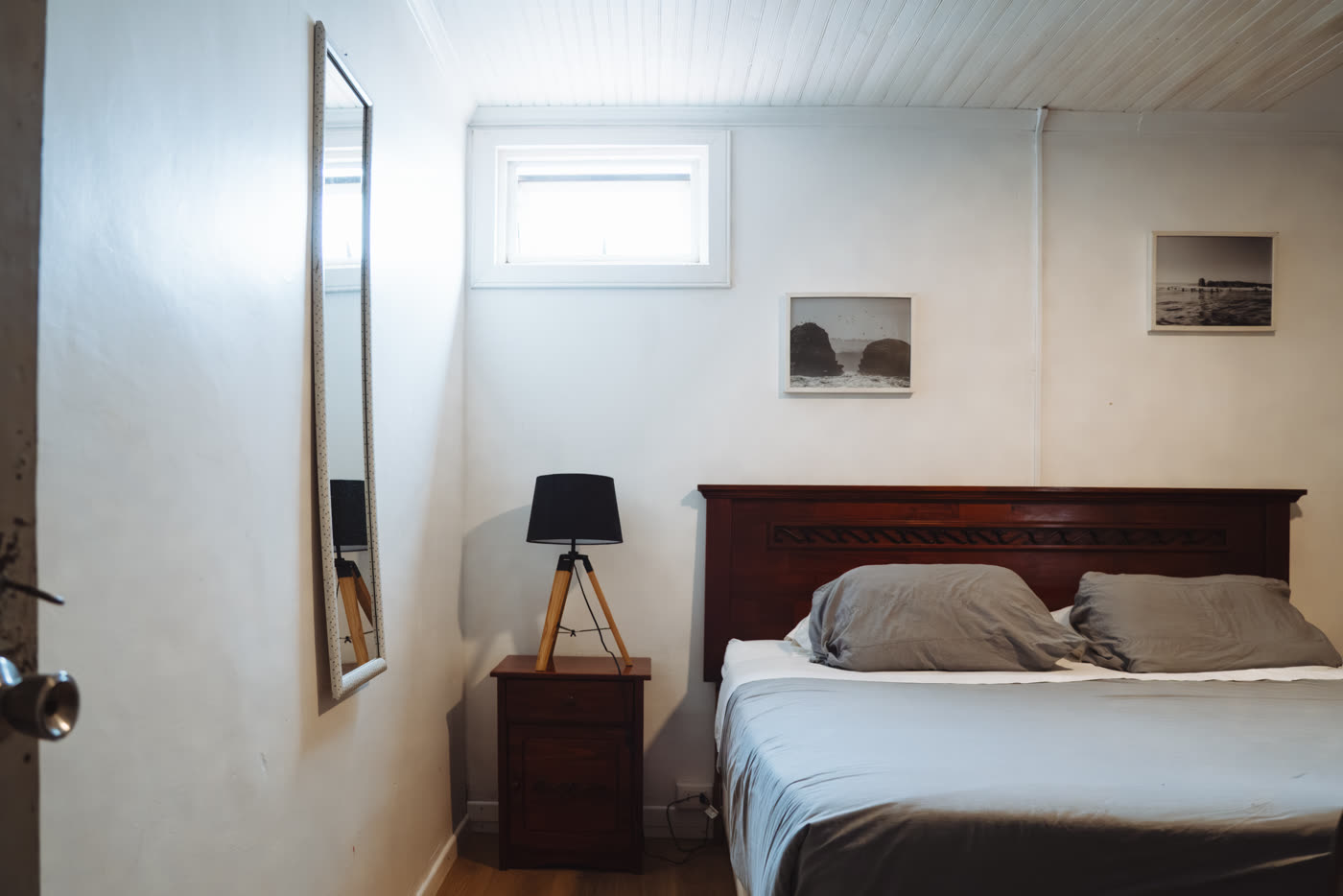 Matrimonial King: cama king, baño ensuite y televisor